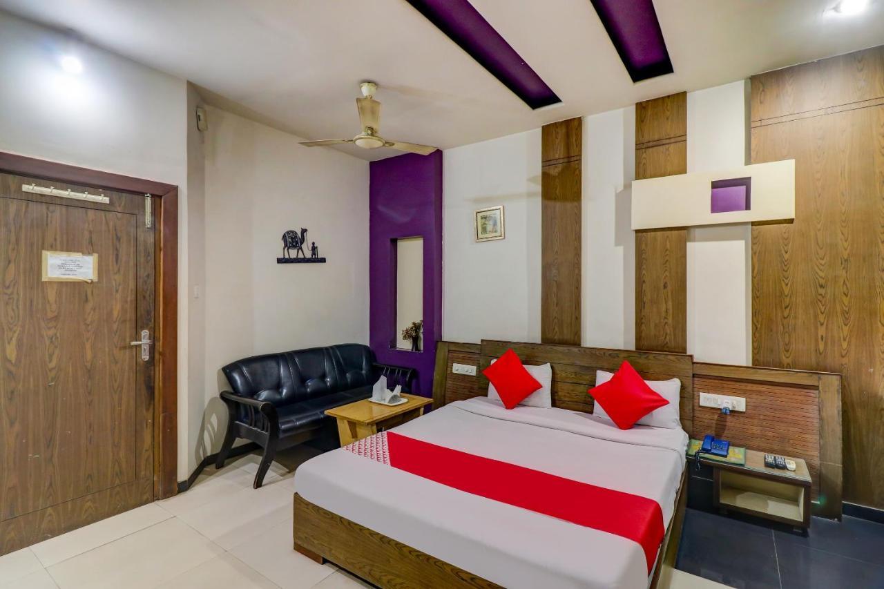 Oyo 61861 Hotel Dream Palace Durg Екстериор снимка